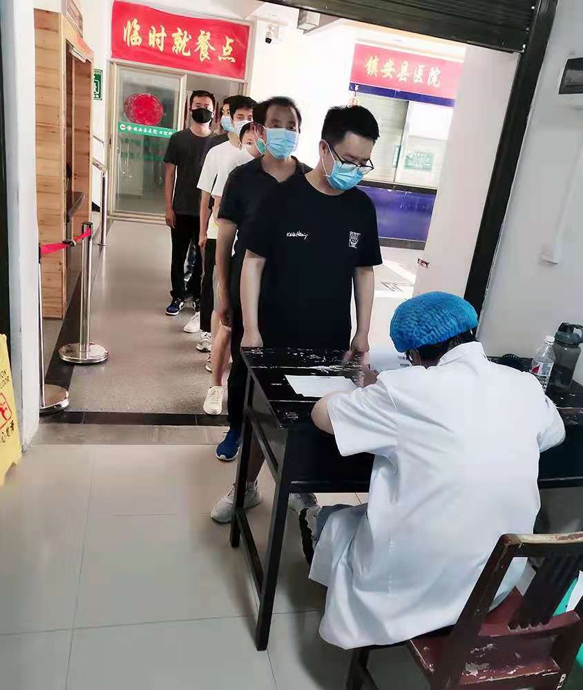 1625536022802237PNdN.jpg 鼎豐礦業(yè)公司:扎實(shí)推進(jìn)疫苗接種 構(gòu)筑群體免疫屏障.jpg